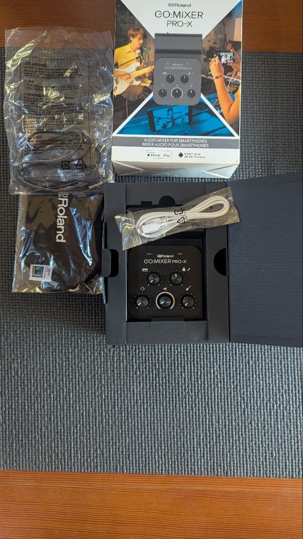 Roland GO-MIXER PRO-X 本体と付属品