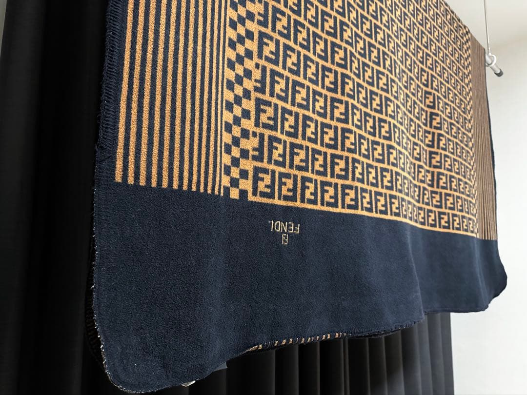 【訳あり】FENDI ズッカ柄 ブランケット140×210