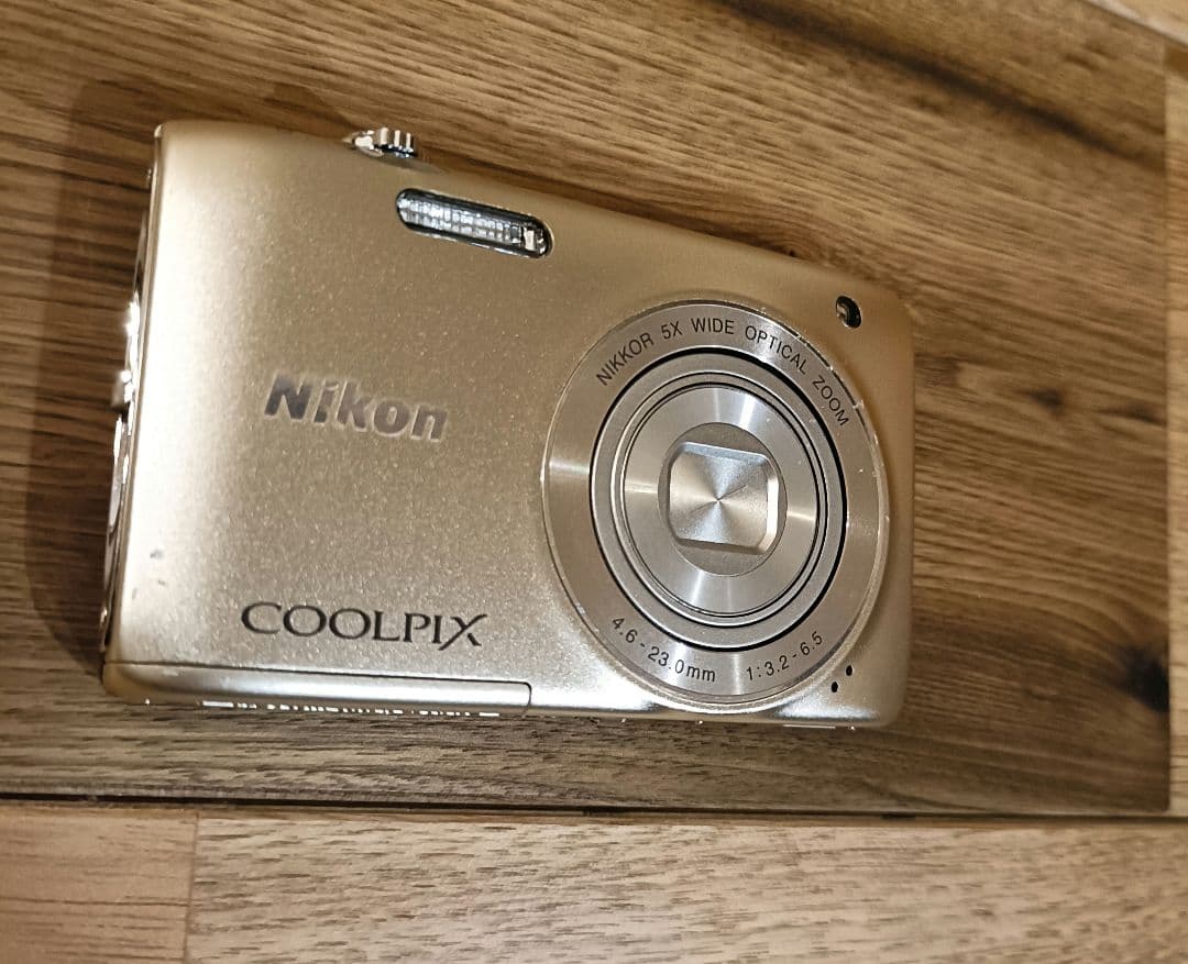 Nikon COOLPIX S3100 ゴールド　ケース付き