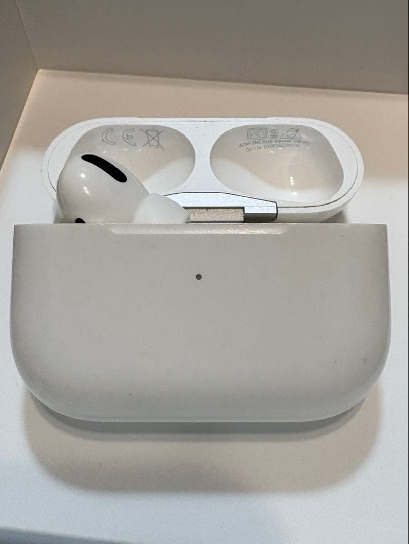 AirPods本体 充電ケース・ケーブル付き　イヤーチップ新品