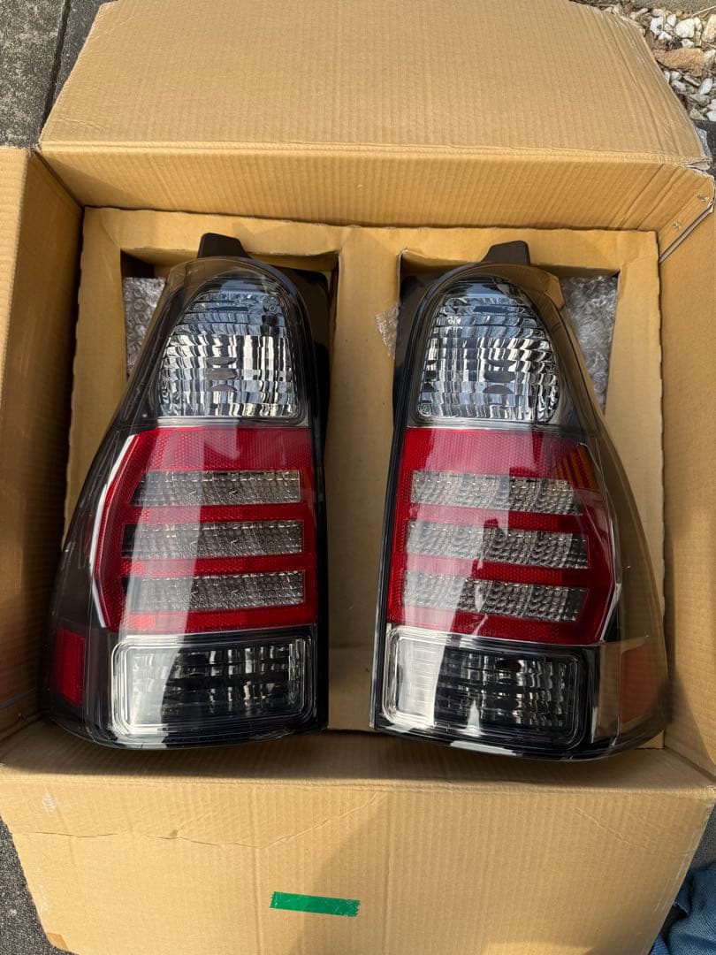 ハイラックスサーフ　TRN215 テールランプ　テールレンズ　LEDテール