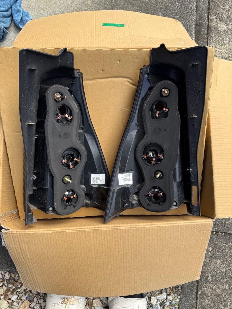 ハイラックスサーフ　TRN215 テールランプ　テールレンズ　LEDテール