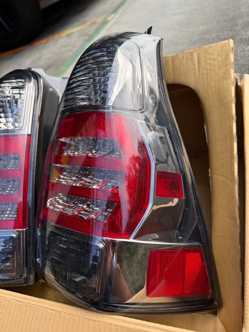 ハイラックスサーフ　TRN215 テールランプ　テールレンズ　LEDテール