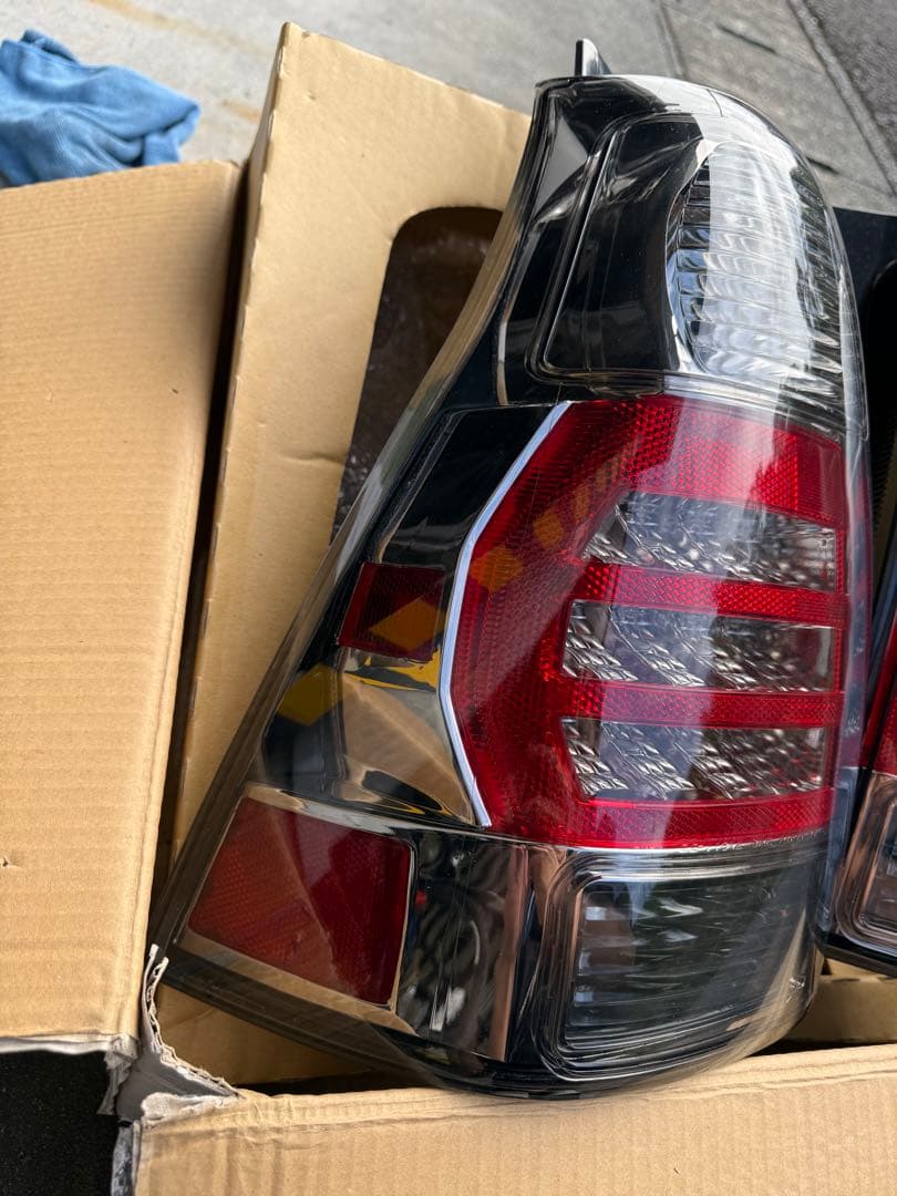 ハイラックスサーフ　TRN215 テールランプ　テールレンズ　LEDテール