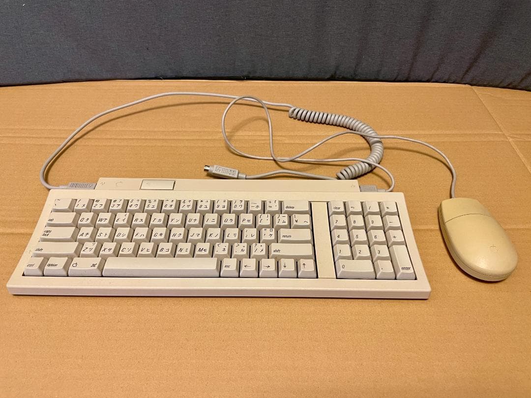 Macintosh Performa 630 1994年製　起動します