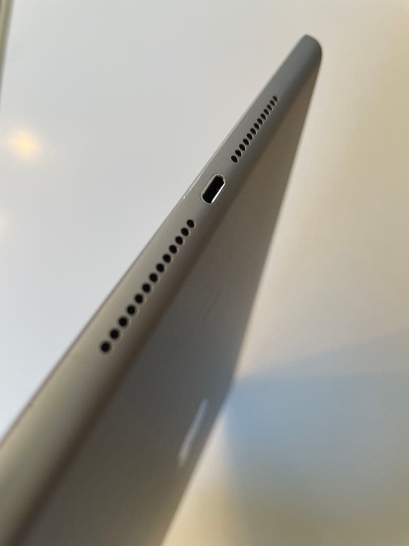 Apple iPad 第六世代　32GB Wifiモデル