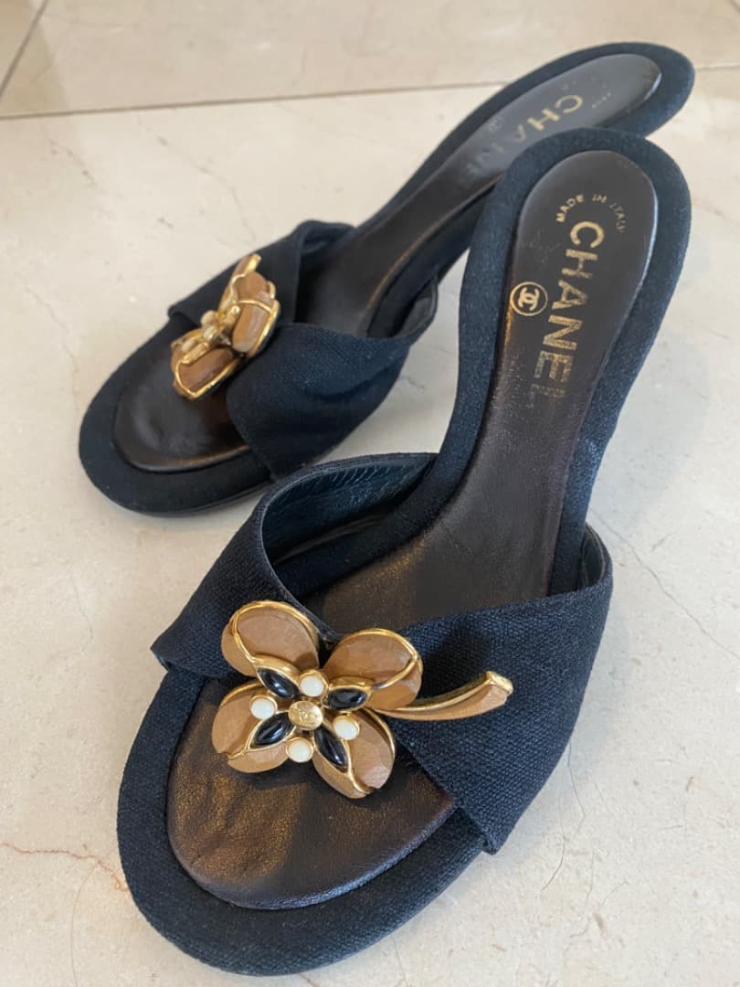 【レア】CHANEL ブラック ウッドカメリア サンダル ミュール　36