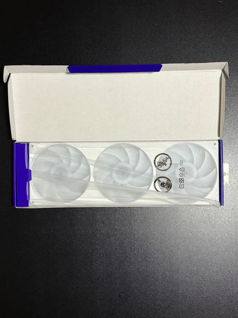 とあNZXT F420 RGB Fan White 　(未使用品)