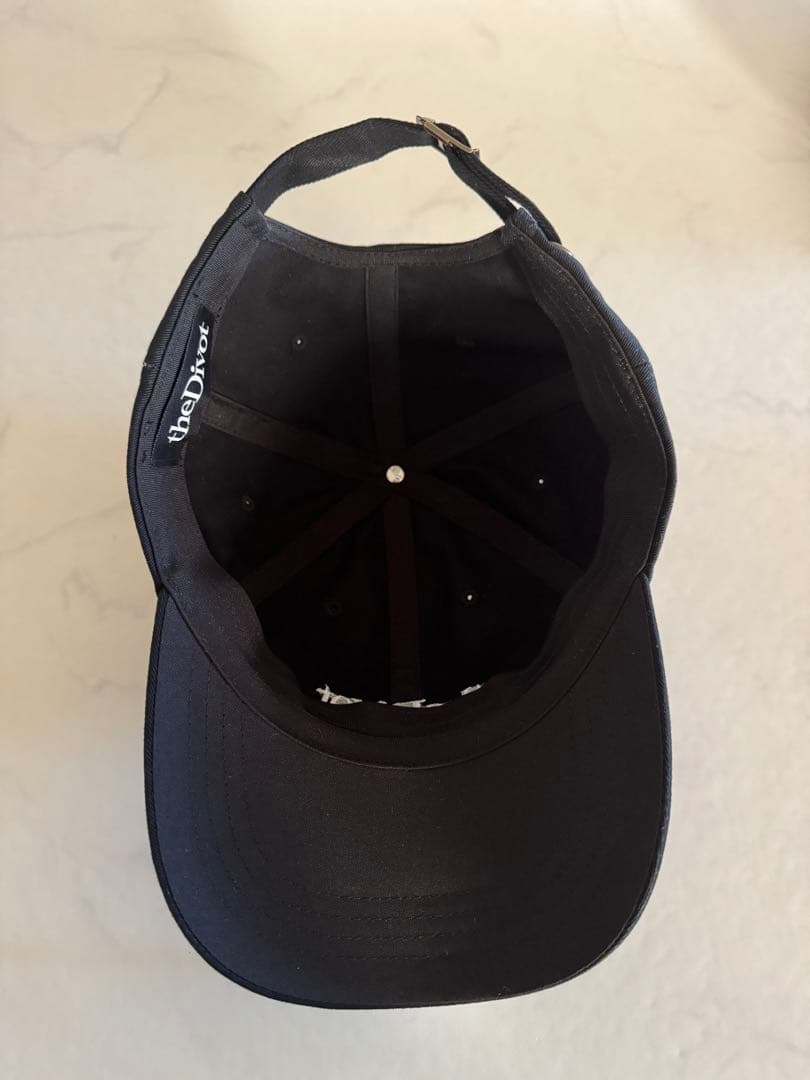 theDivot 刺繍ロゴ キャップ 黒ロンハーマンOVY
