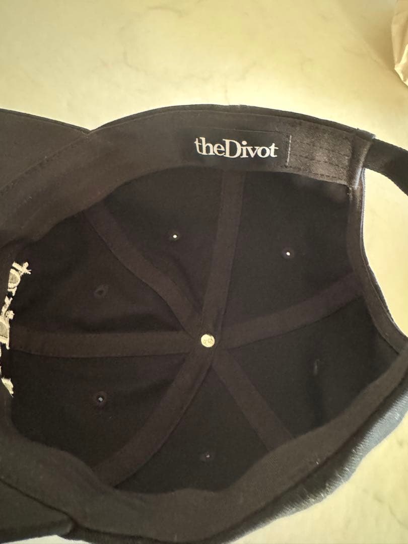 theDivot 刺繍ロゴ キャップ 黒ロンハーマンOVY