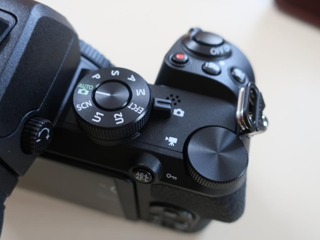 ニコン　Nikon Z50 ボディ　交渉OK　ショット数極少！　おまけつき