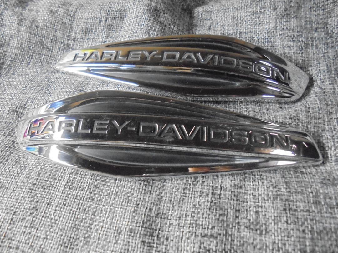 HARLEY-DAVIDSON 　FLDスイッチバック　エンブレム 左右