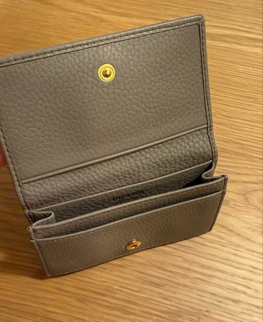 ほぼ未使用　PRADA グレージュ　レザー 名刺入れ