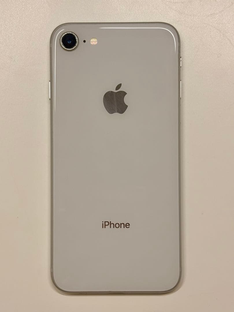 Apple iPhone 8 シルバー 本体 箱付き（SIMフリー、64GB）