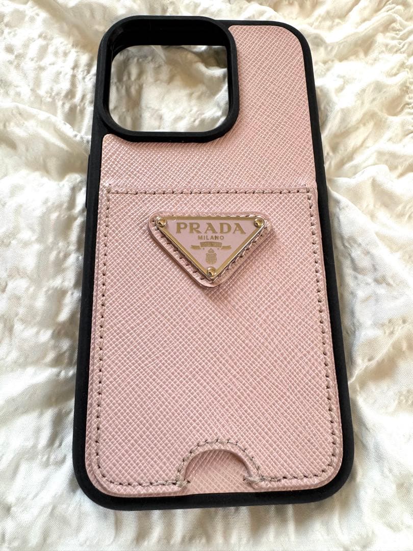 PRADA プラダ サフィアーノ トライアングル iPhone15Proケース
