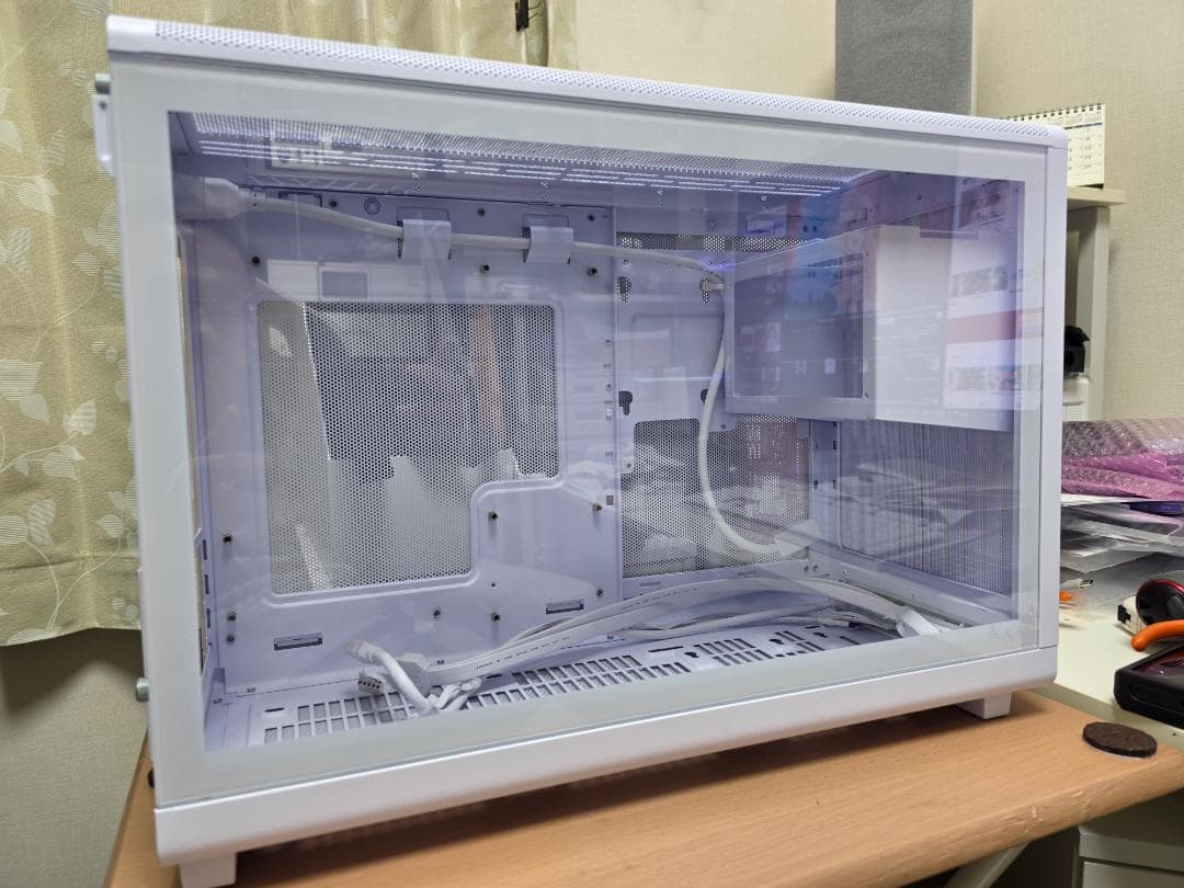 LIAN LI A3-mATX-WDG White　PCケース