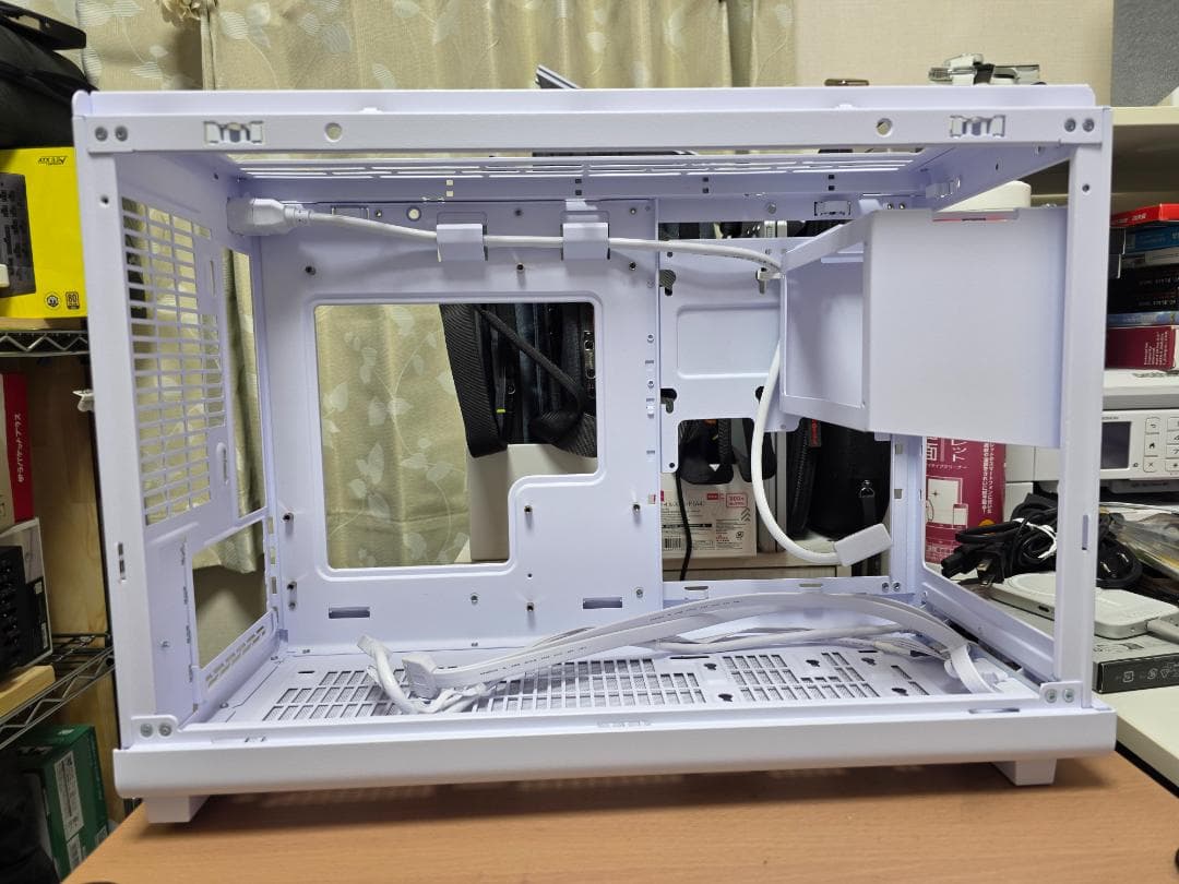 LIAN LI A3-mATX-WDG White　PCケース