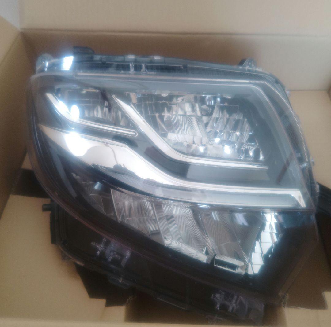 ダイハツ　タント　LA650S　ヘッドライト