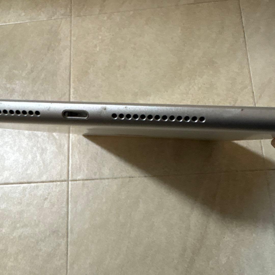 Apple iPad (第8世代) wifi＋celluarシルバー 32GB