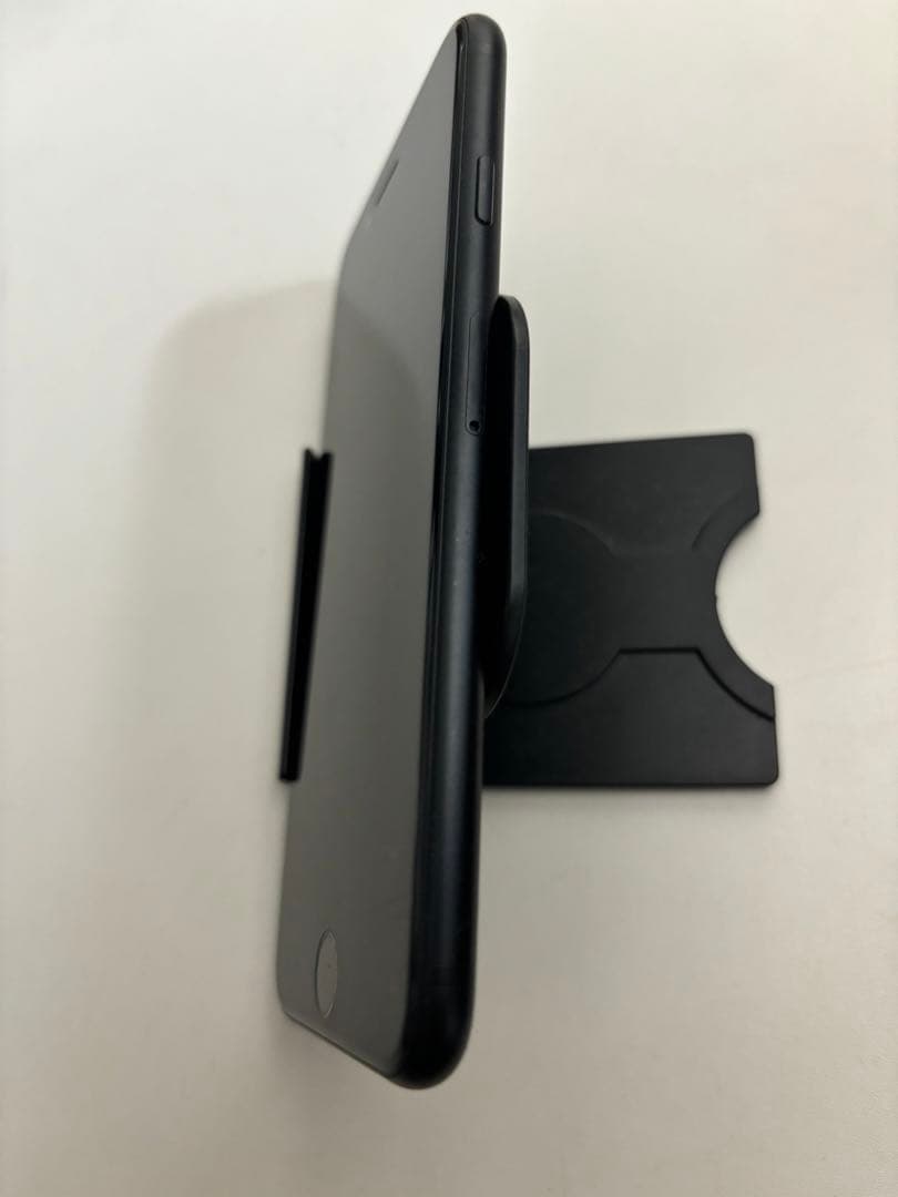 iPhone SE 第2世代　ミッドナイト64GB SIMロックなし　アイフォン