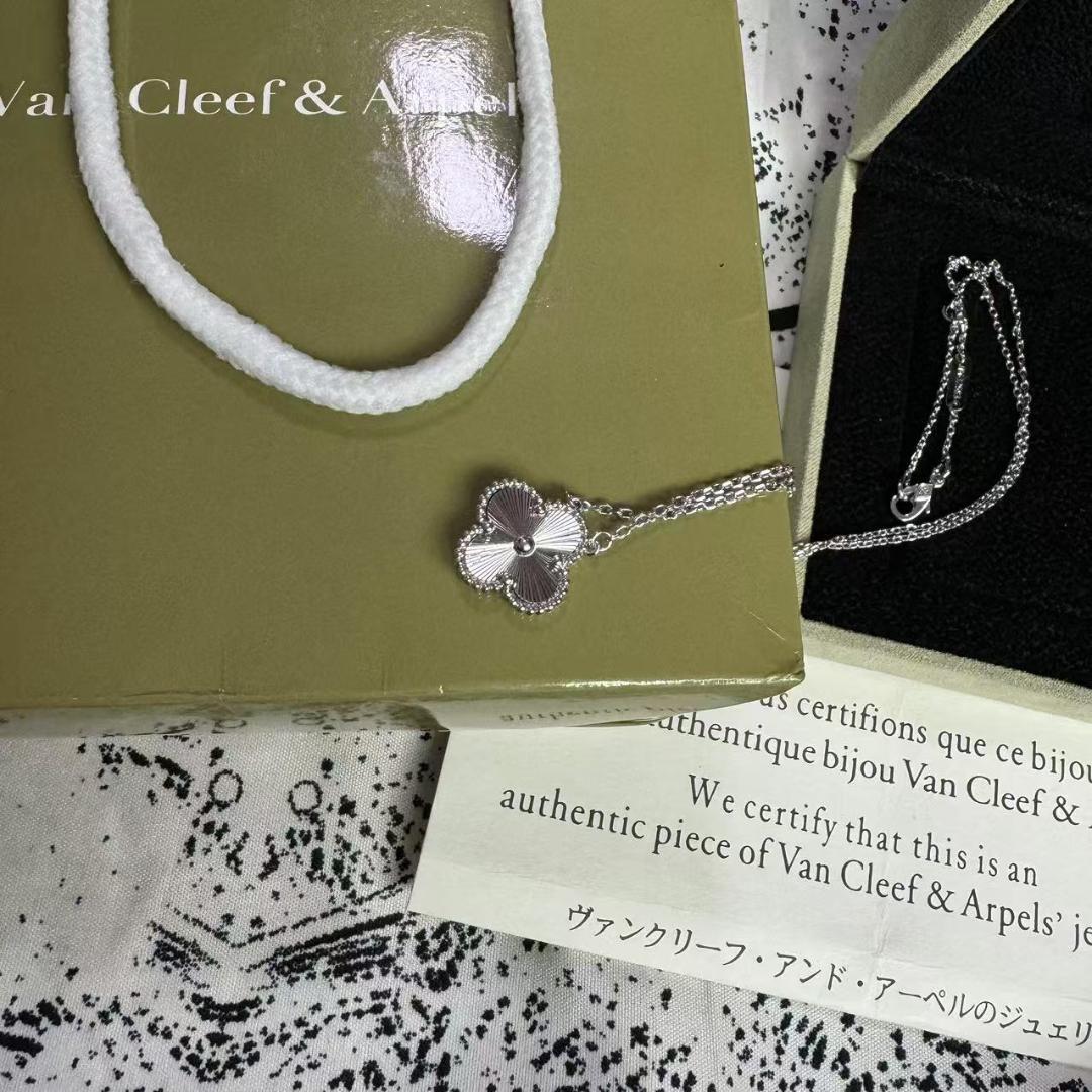 Van Cleef & Arpels クローバーネックレス@1