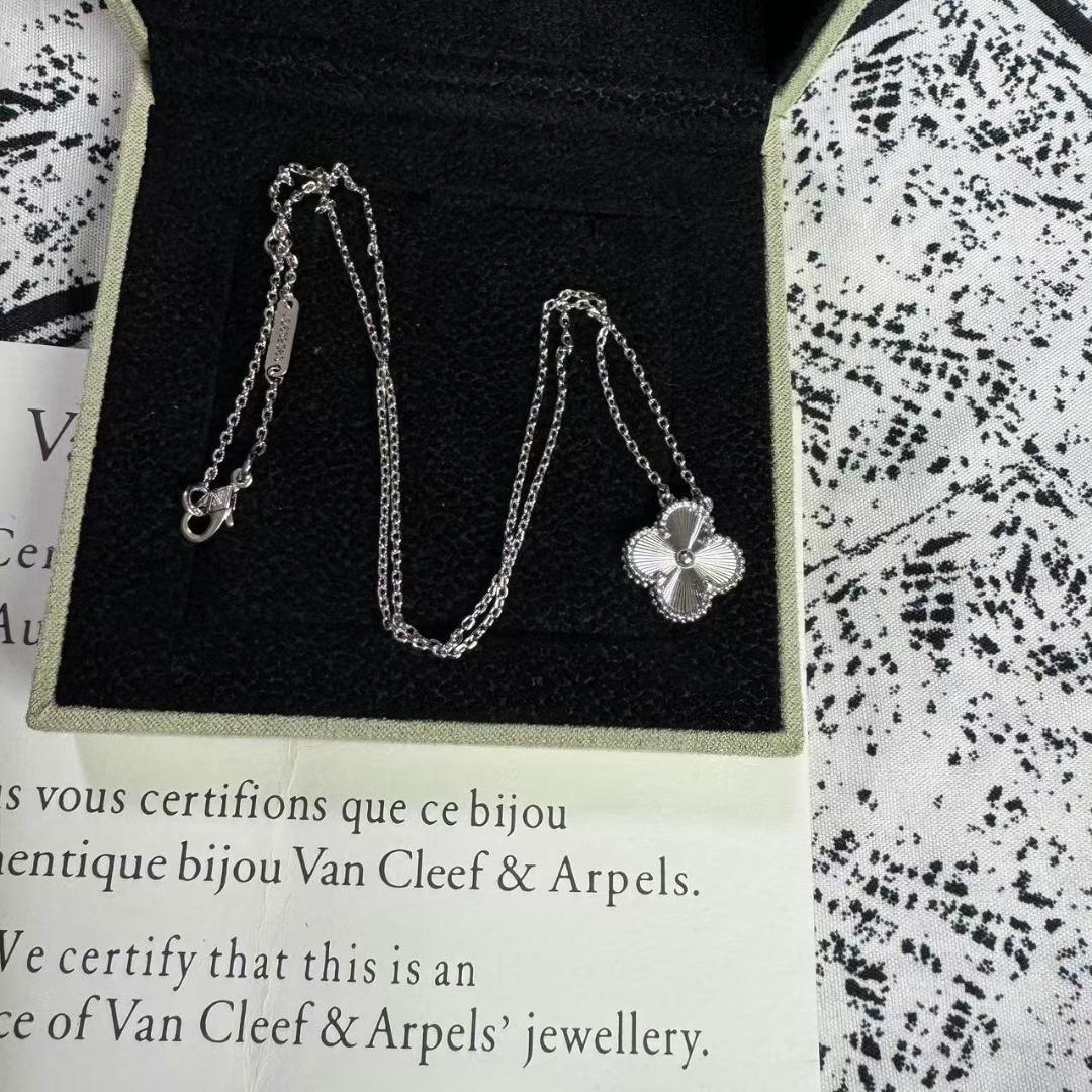 Van Cleef & Arpels クローバーネックレス@1