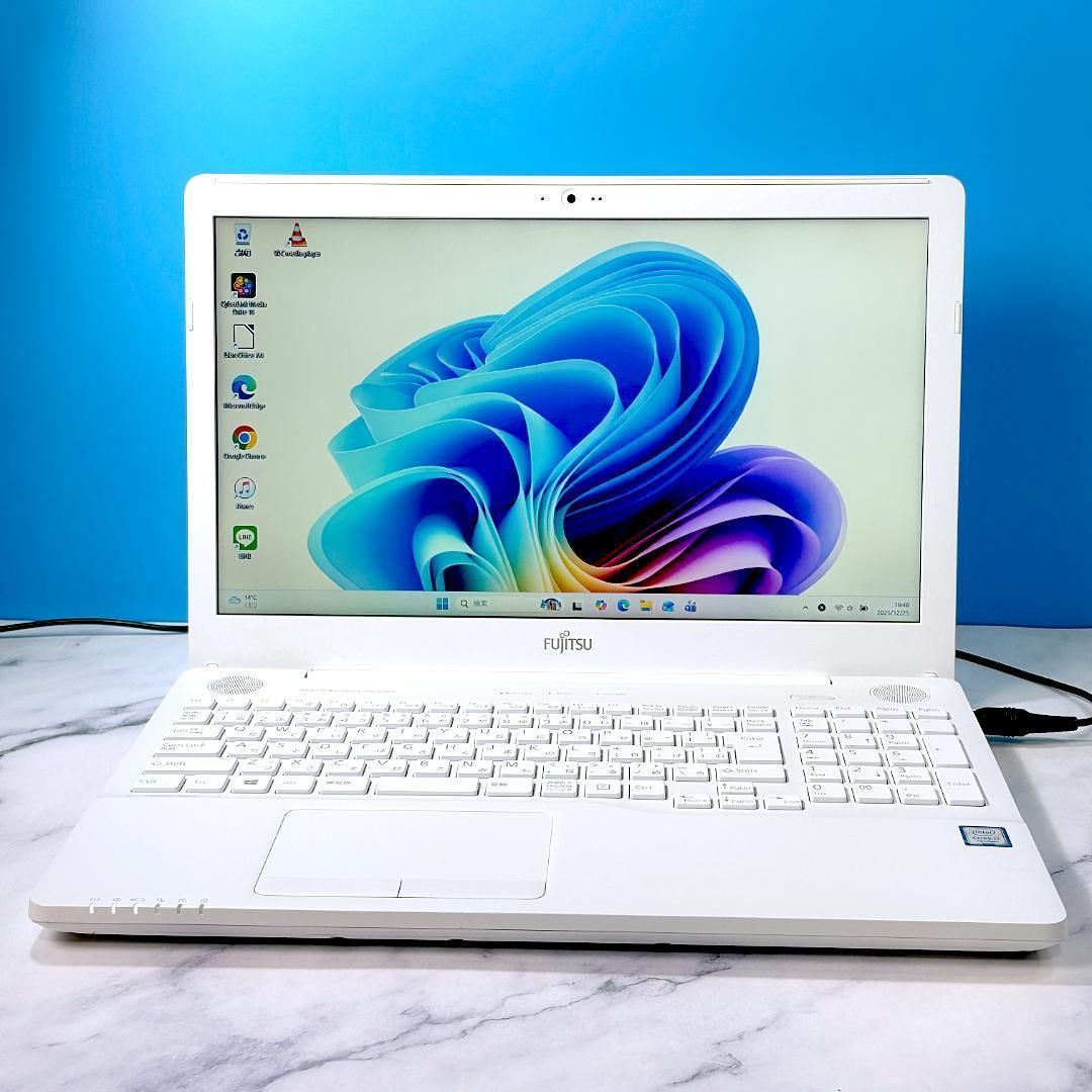 美品☆Corei7・8GB・SSD512・Win11・ホワイト・ノートパソコン