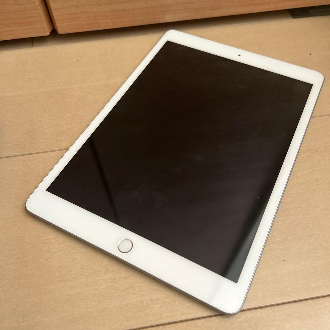 「美品」　iPad 第8世代　32gbモデル　ケース付