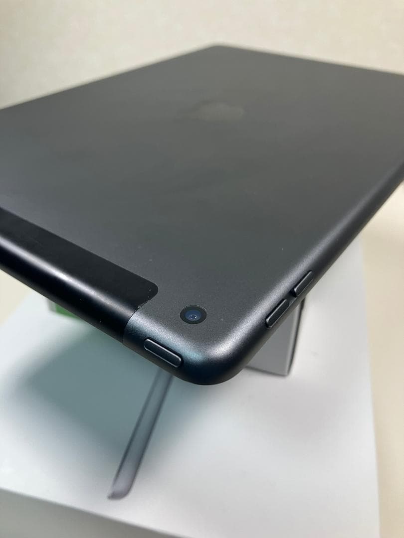 iPad 第8世代　32GB グレー　セルラー カバーガラス付
