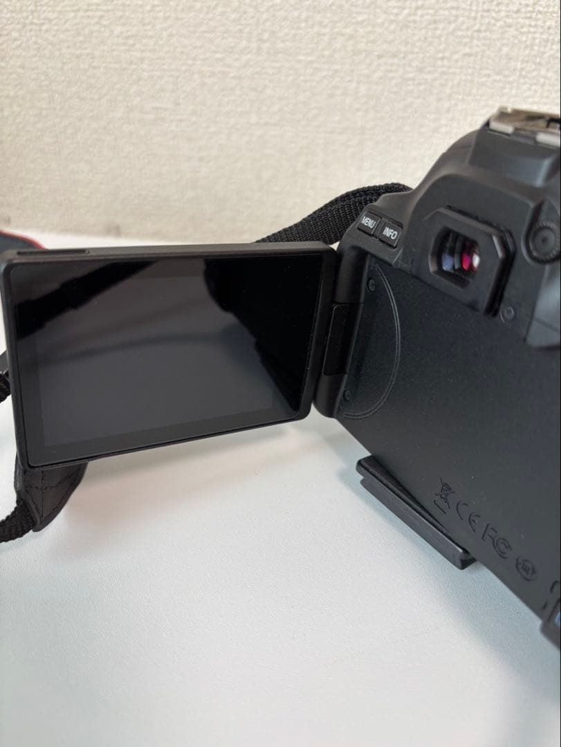 【超美品】Canon EOS Kiss X10 デジタル一眼レフ三脚付