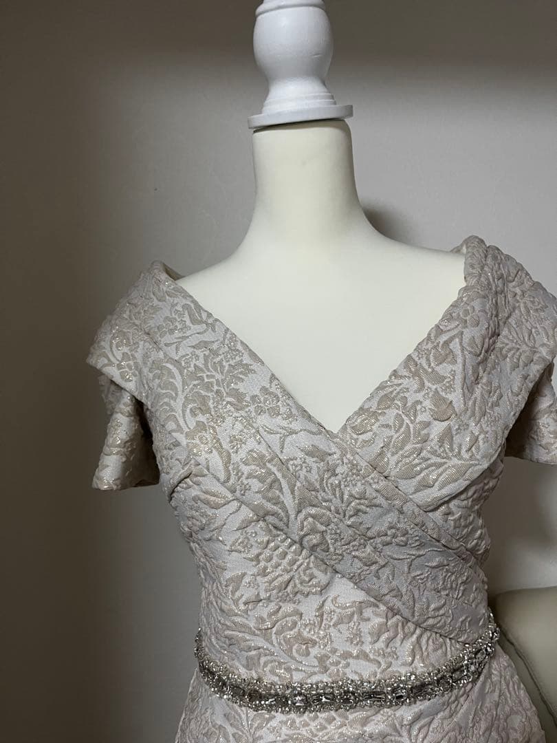 ゆ*こ様 上品TERANI シルバー オフショルダードレス