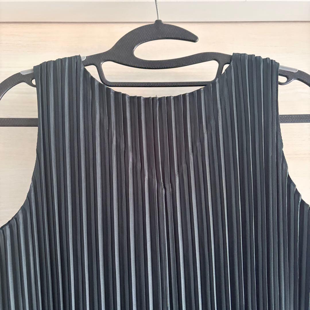 プリーツプリーズ　ダークグリーン　ワンピース　美品