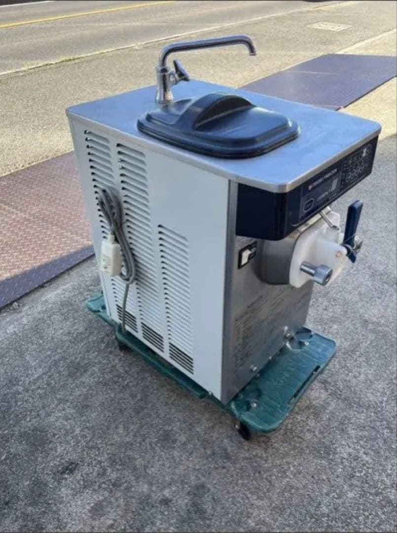 Nissei Freezer CompactIIIソフトクリームフリーザー　引取