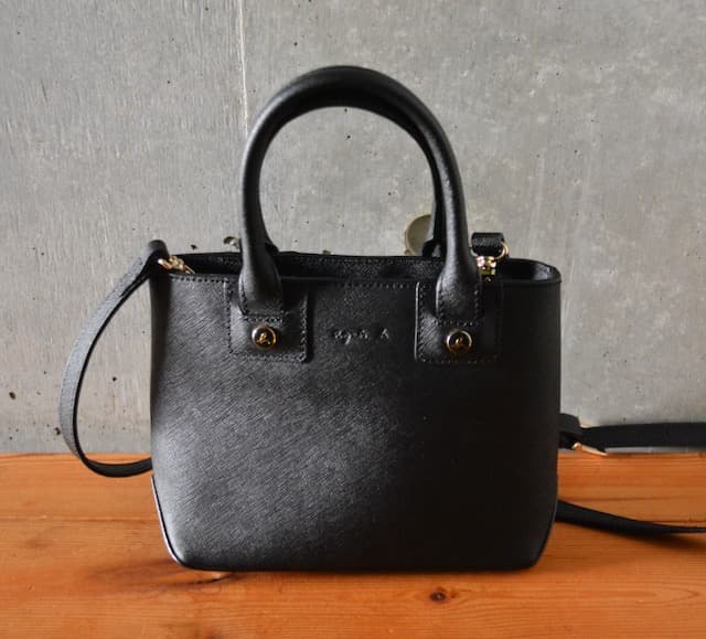 美品 agnis b アニエスベー 2WAY ミニバッグ ショルダーバッグ 黒