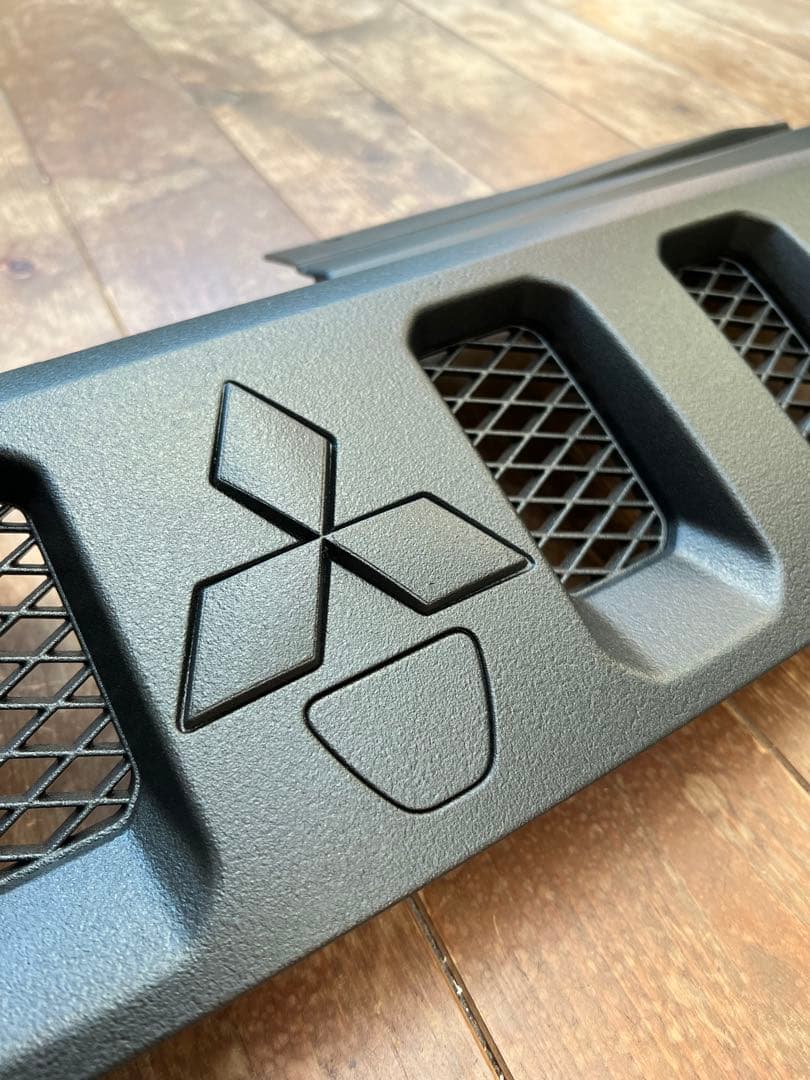 マイナーチェンジ前デリカD5 フロントグリル　チッピング塗装品