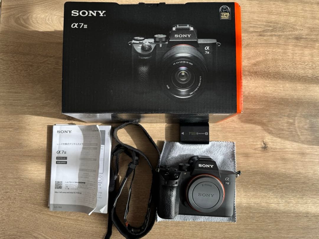 SONY α7 III ミラーレス一眼カメラ 本体 ストラップ付き