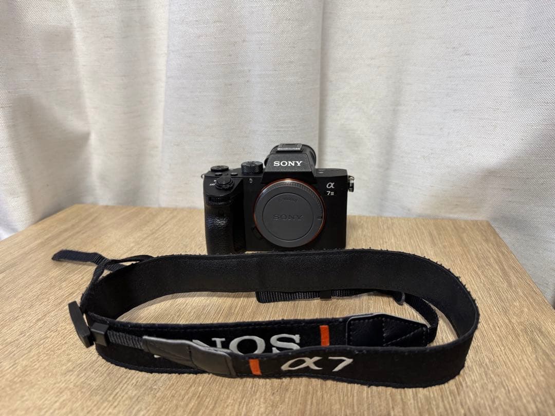 SONY α7 III ミラーレス一眼カメラ 本体 ストラップ付き