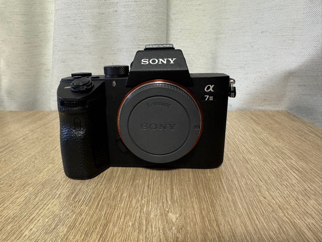 SONY α7 III ミラーレス一眼カメラ 本体 ストラップ付き