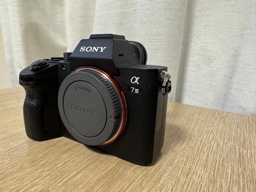 SONY α7 III ミラーレス一眼カメラ 本体 ストラップ付き