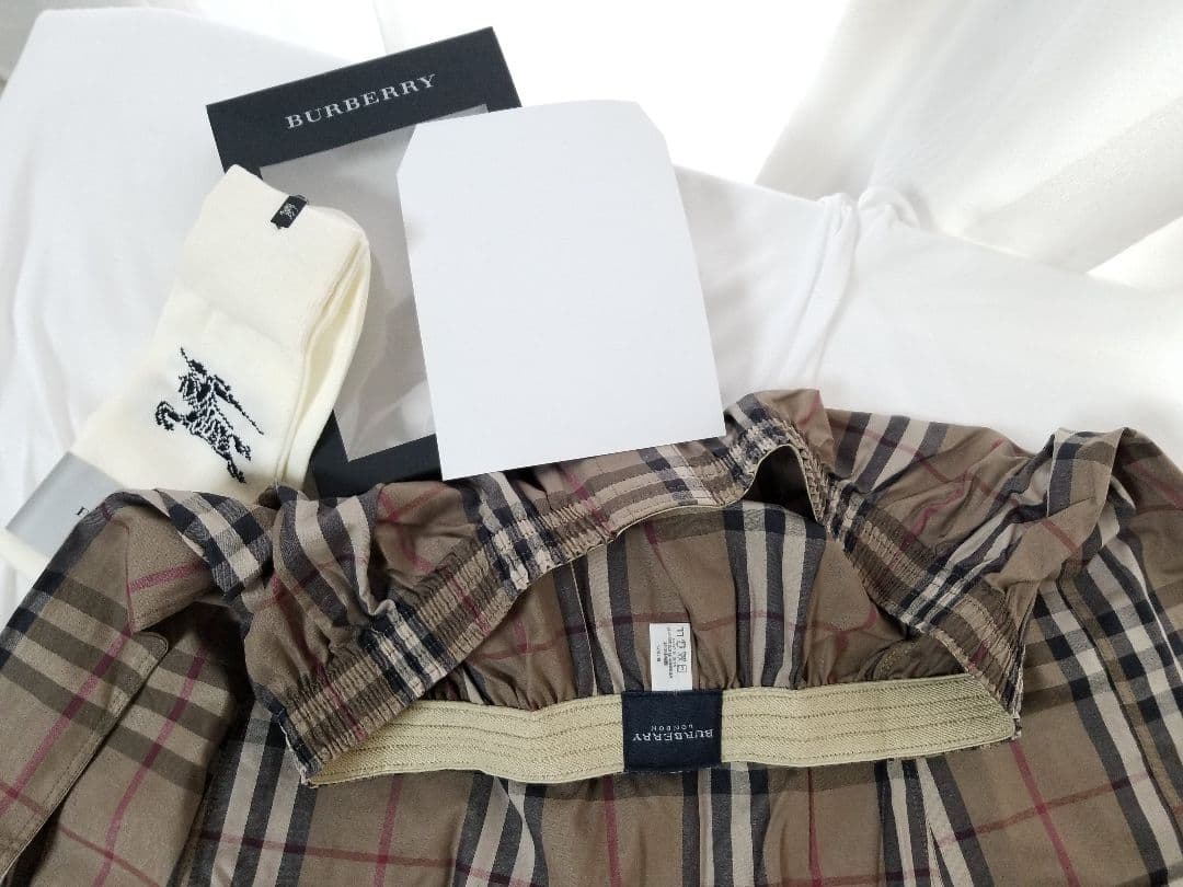 バーバリートランクス新品未使用メガベージュ茶 大サイズ新品ソックス付き26-28