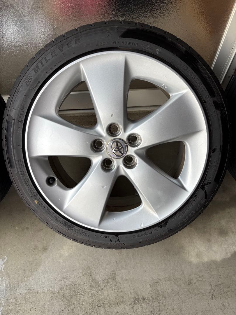 天然水素30プリウス純正　ツーリング17インチ　小傷程度　2025年製造