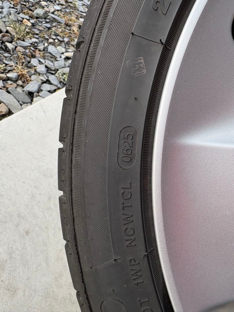 天然水素30プリウス純正　ツーリング17インチ　小傷程度　2025年製造