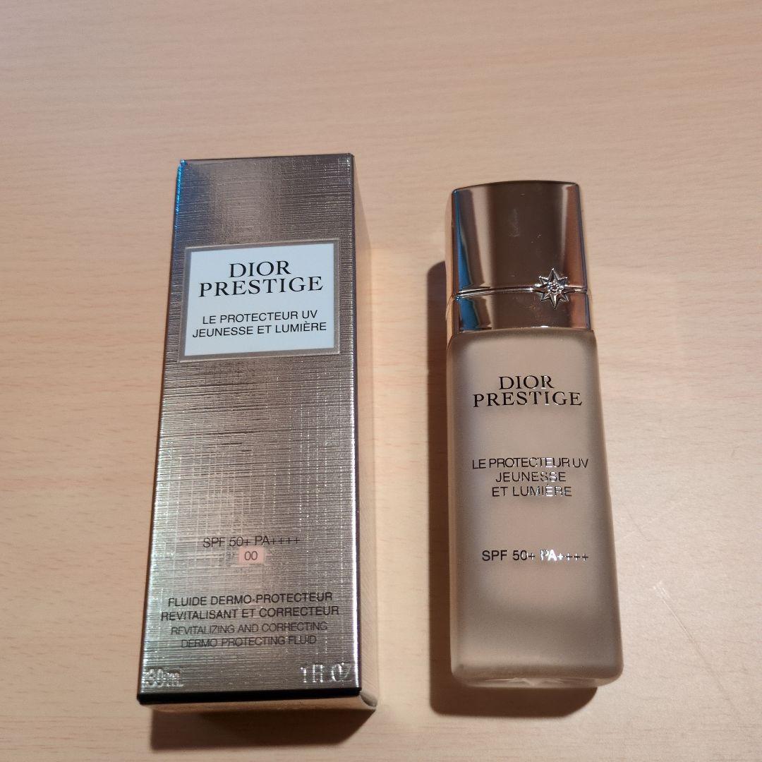 Dior プレステージホワイト　ル　プロテクターUVルミエール　BB00