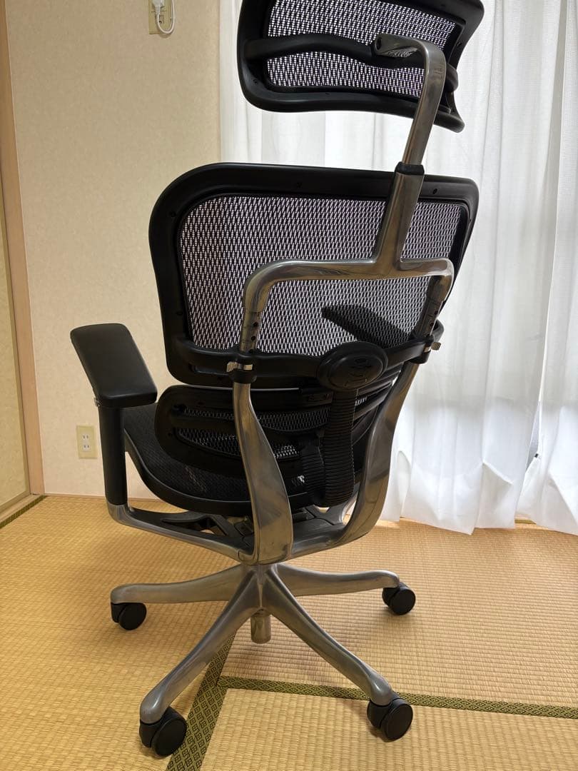 エルゴヒューマン プロ オットマン内蔵型 ヘッドレスト有り　ブラック