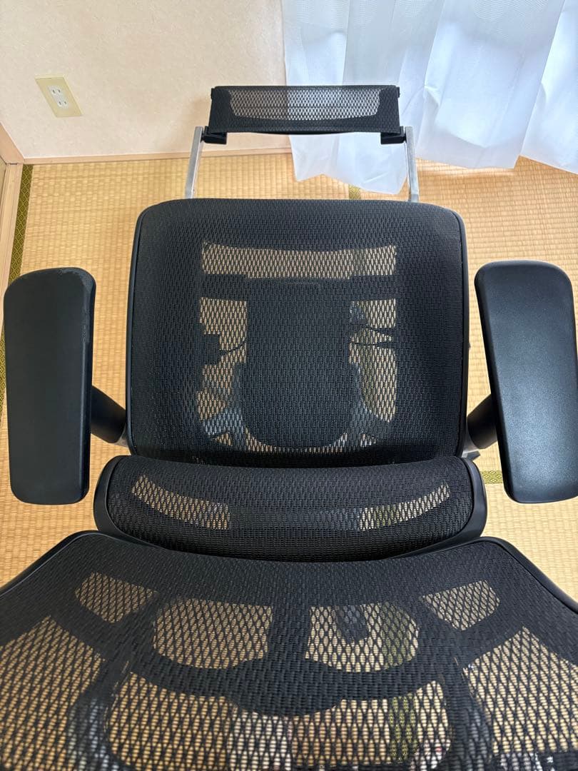 エルゴヒューマン プロ オットマン内蔵型 ヘッドレスト有り　ブラック