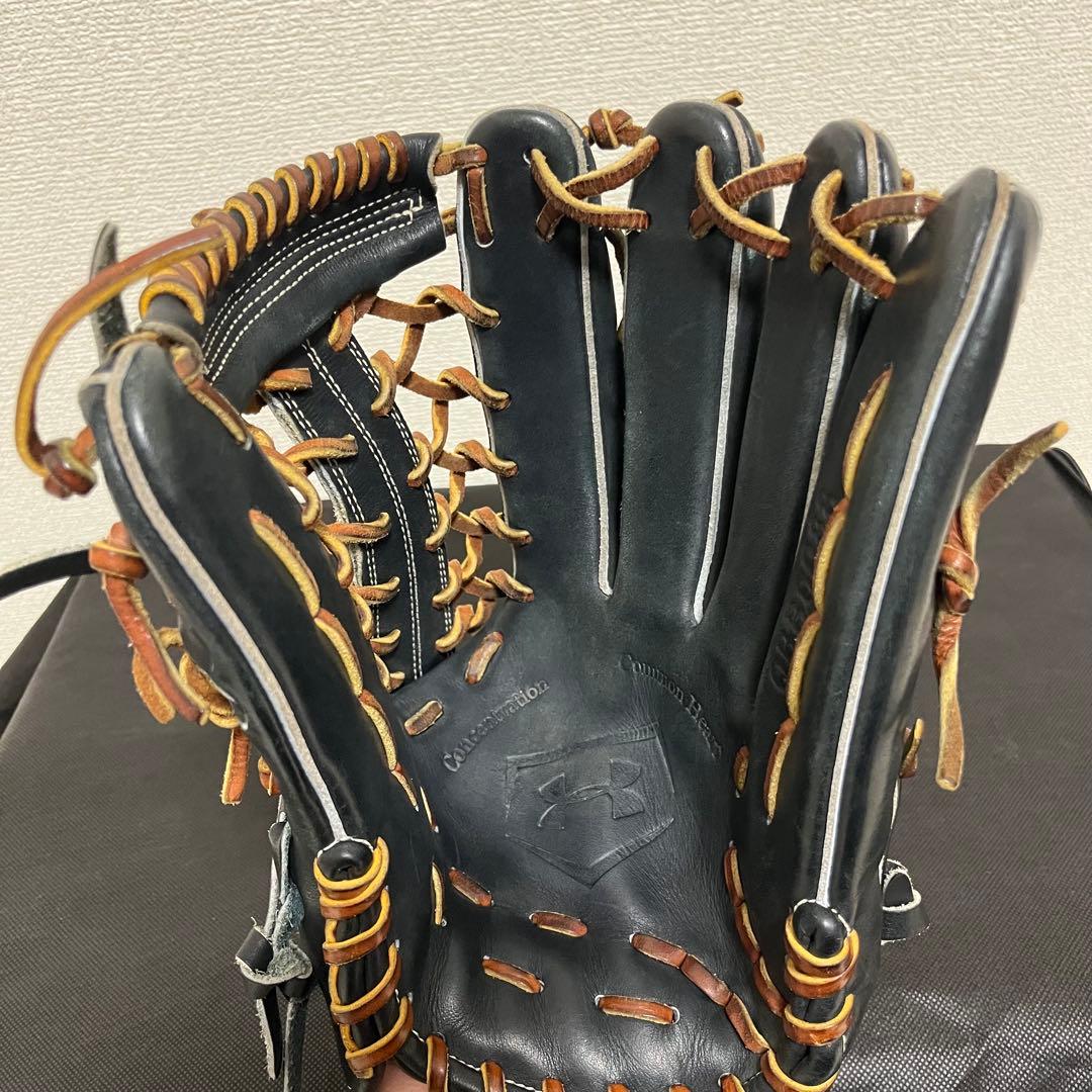 【極美品】アンダーアーマー 外野用 硬式グローブ　ブラック　QBB0088