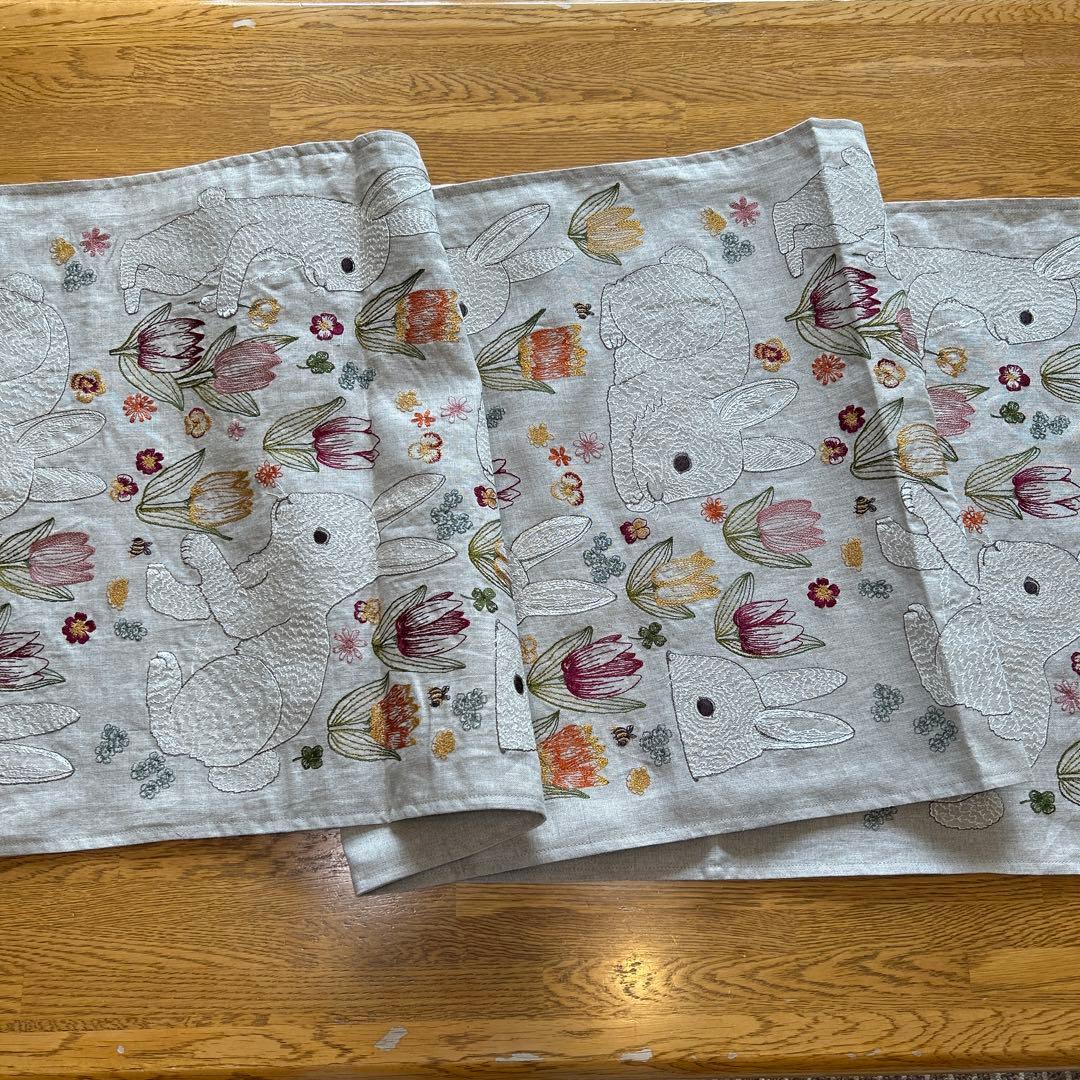 コーラル&タスク Coral&Tusk ウサギのテーブルランナー　新品