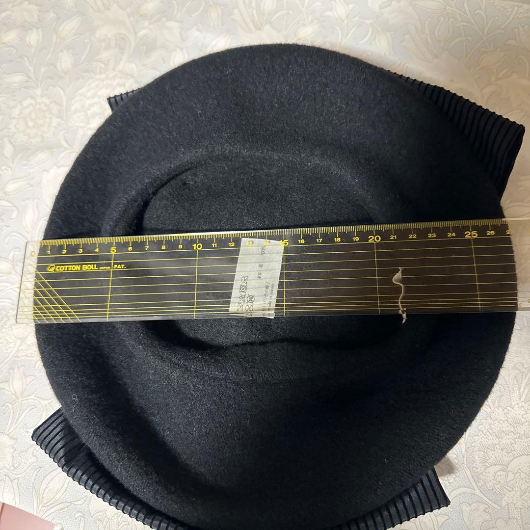 カシラ黒いリボン付きベレー帽