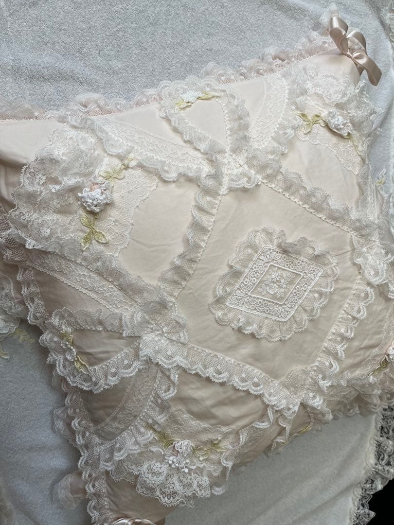 さえら　未使用品　ヒスクローネ　クッションカバーのみ　45×45