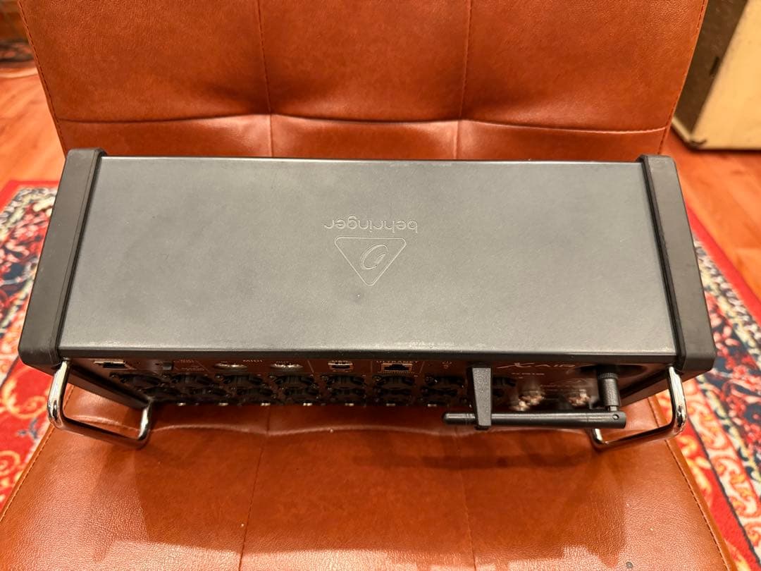 BEHRINGER XR18 デジタルミキサー